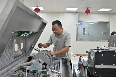 阿拉爾纖維檢驗(yàn)所開(kāi)展棉花公證檢驗(yàn)儀器設(shè)備維保工作